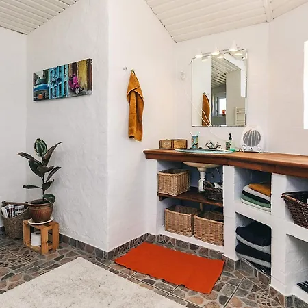 Unique Coastal Retreat - By Traum Дом отдыха *